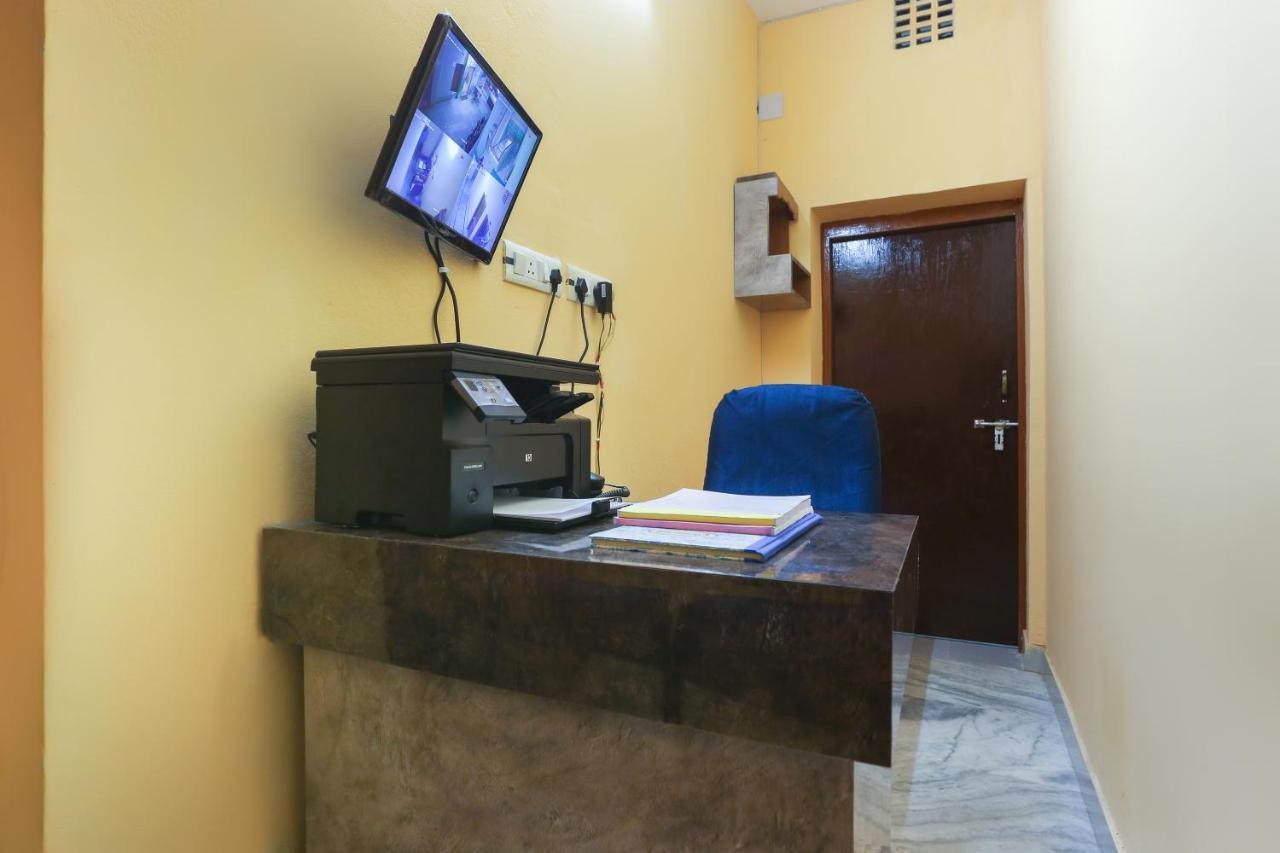 Vaccinated Staff- Oyo 45958 New Castle Inn Bhubaneswar Buitenkant foto
